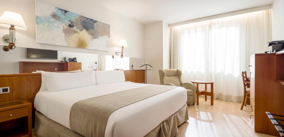 Cama o camas de una habitación en Ilunion Les Corts Spa