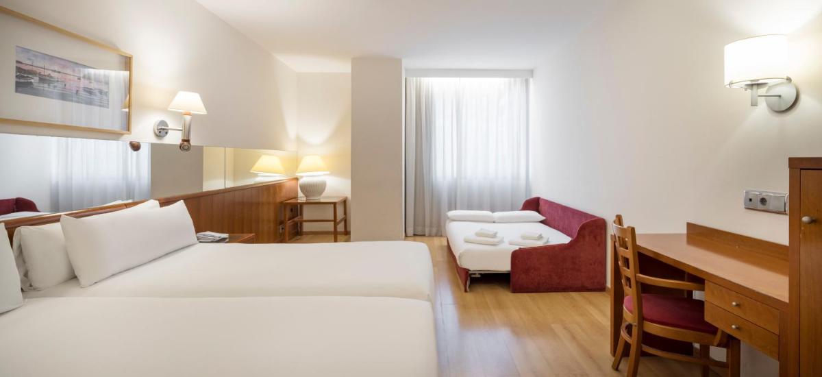 Cama o camas de una habitación en Ilunion Les Corts Spa
