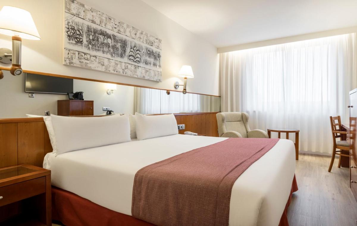 Cama o camas de una habitación en Ilunion Les Corts Spa