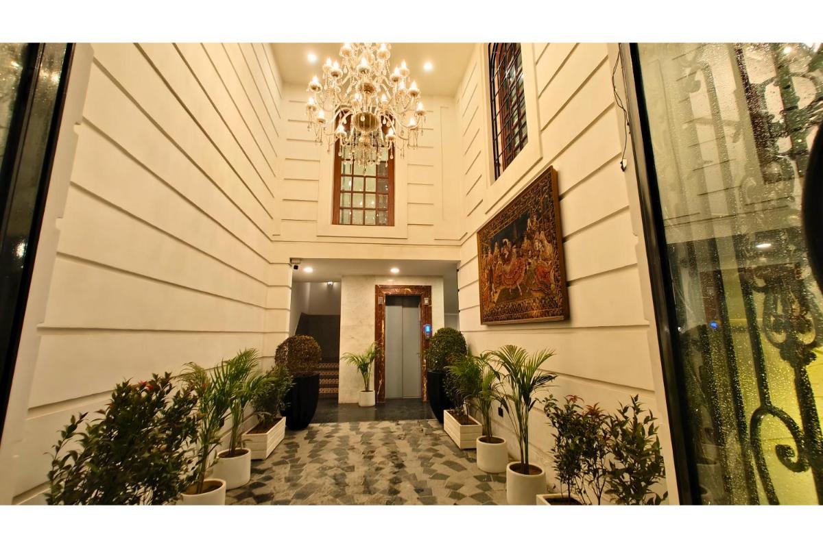 AVA Hotel and Corporate Stays Golf Course Road, Gurgaon - Hizvo