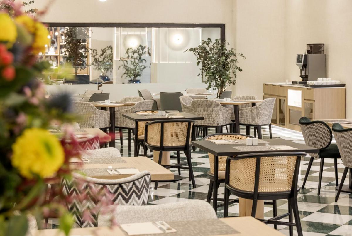 Un restaurante o sitio para comer en Ilunion Les Corts Spa