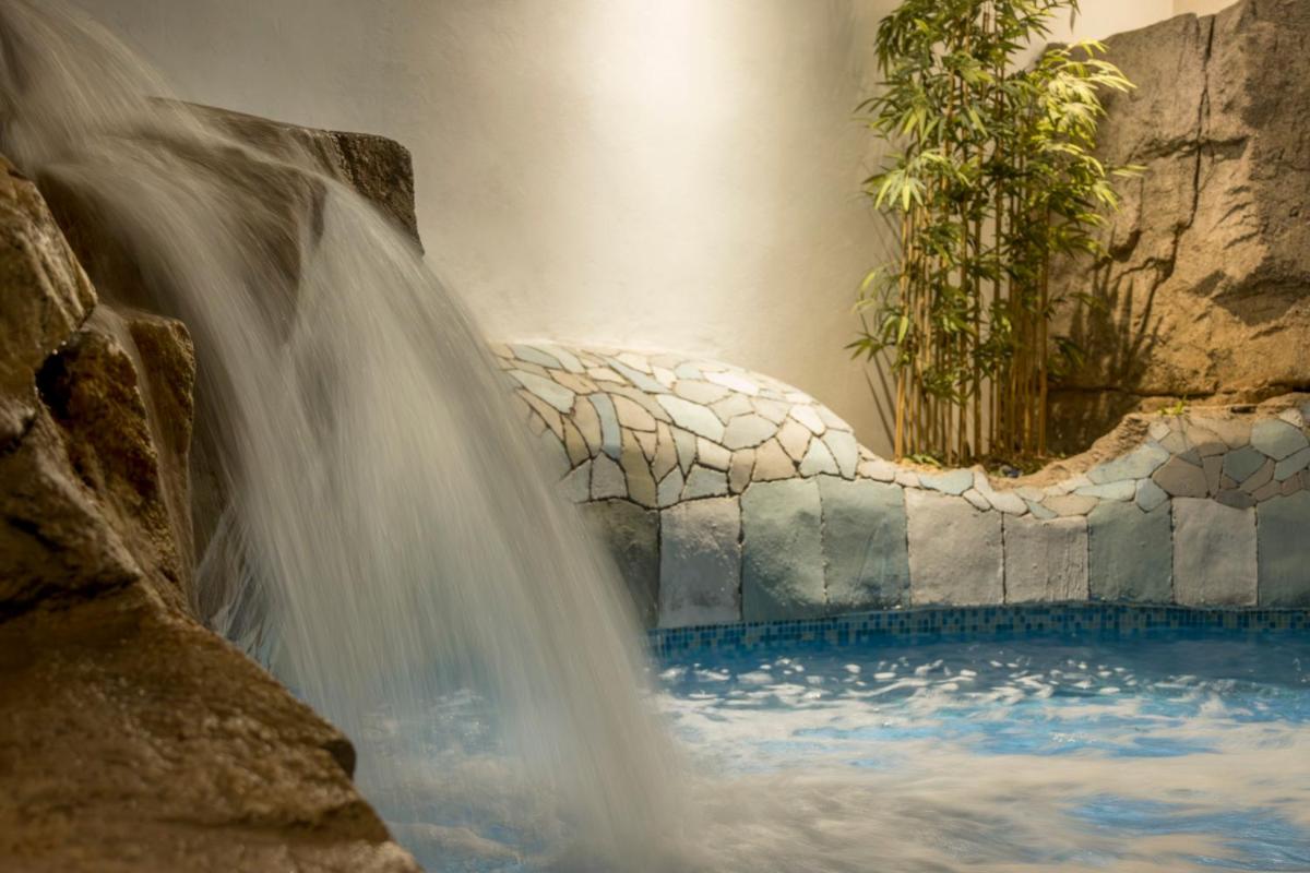 Piscina en o cerca de Ilunion Les Corts Spa