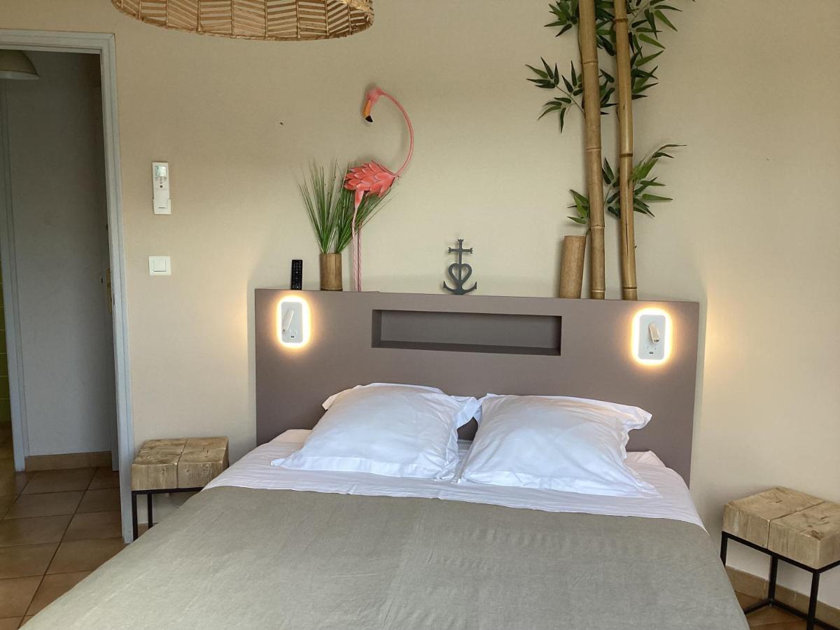 Les chambres d'hôtes d'Eloïse, piscine privée - Housity