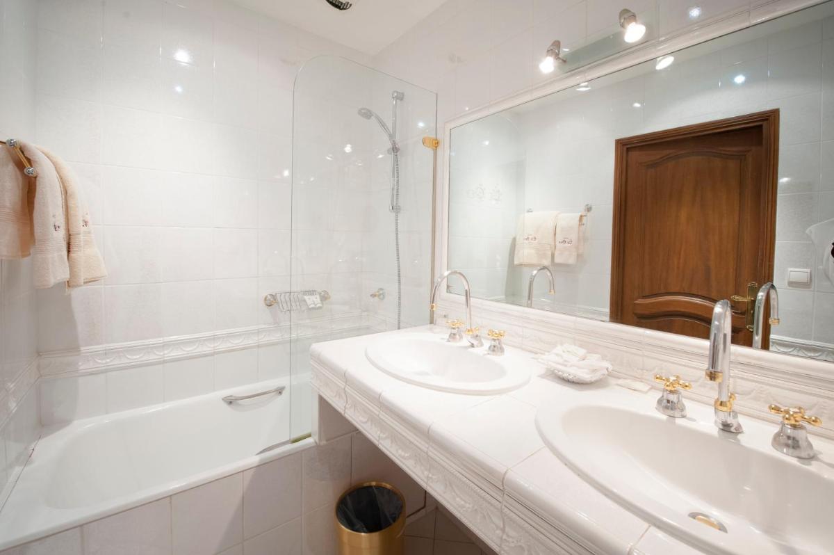 Salle de bains dans l'établissement Hôtel Le Cep & Spa