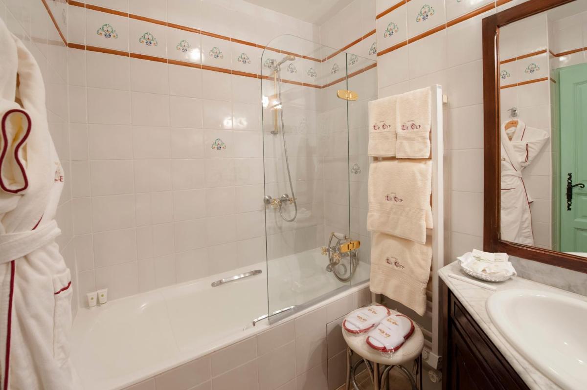 Salle de bains dans l'établissement Hôtel Le Cep & Spa