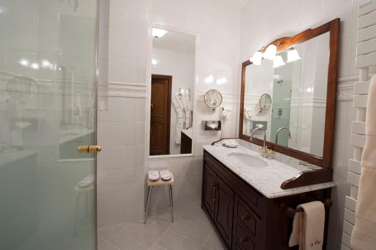 Salle de bains dans l'établissement Hôtel Le Cep & Spa