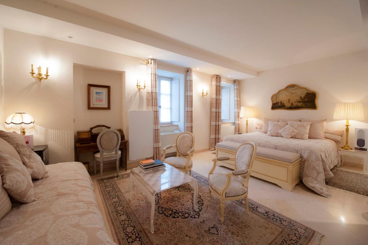 Coin salon dans l'établissement Hôtel Le Cep & Spa