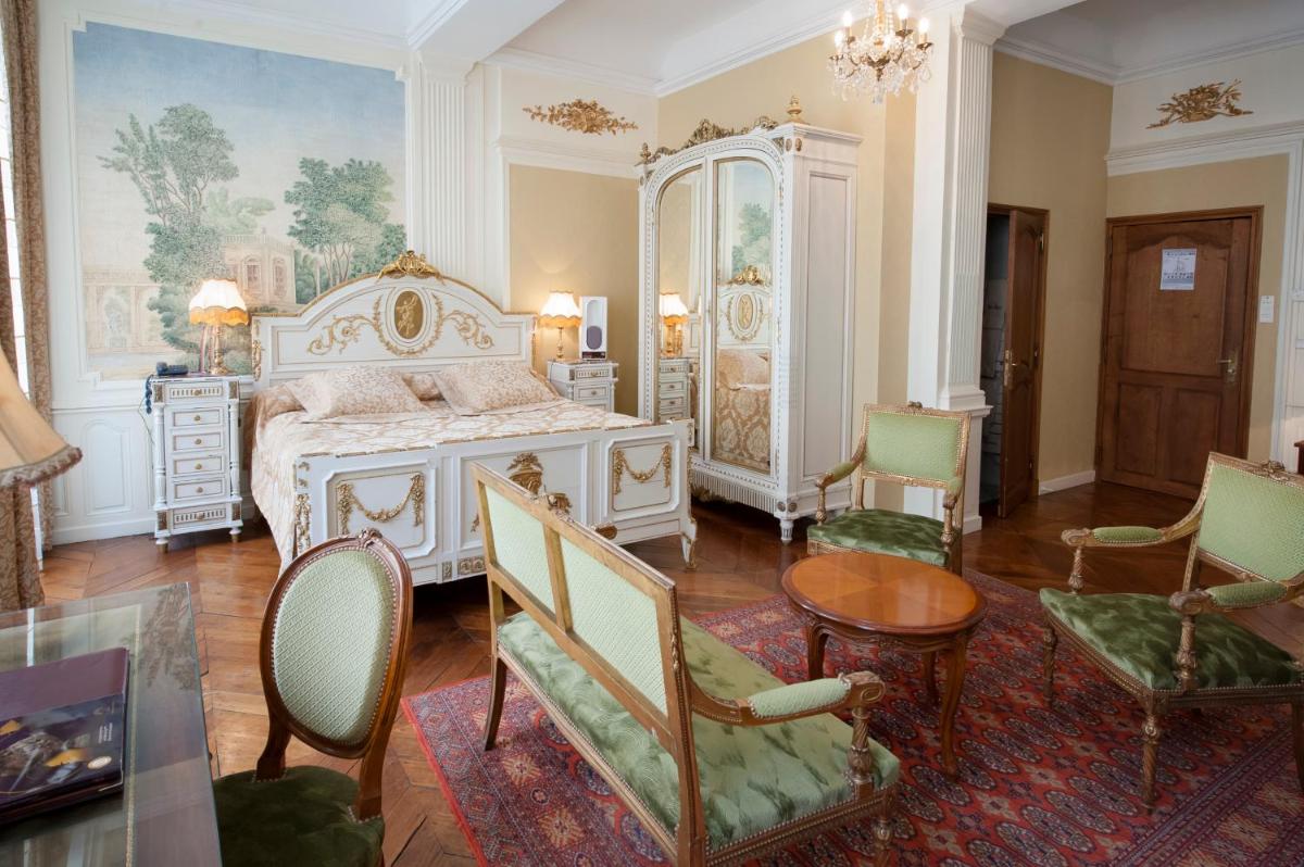 Coin salon dans l'établissement Hôtel Le Cep & Spa