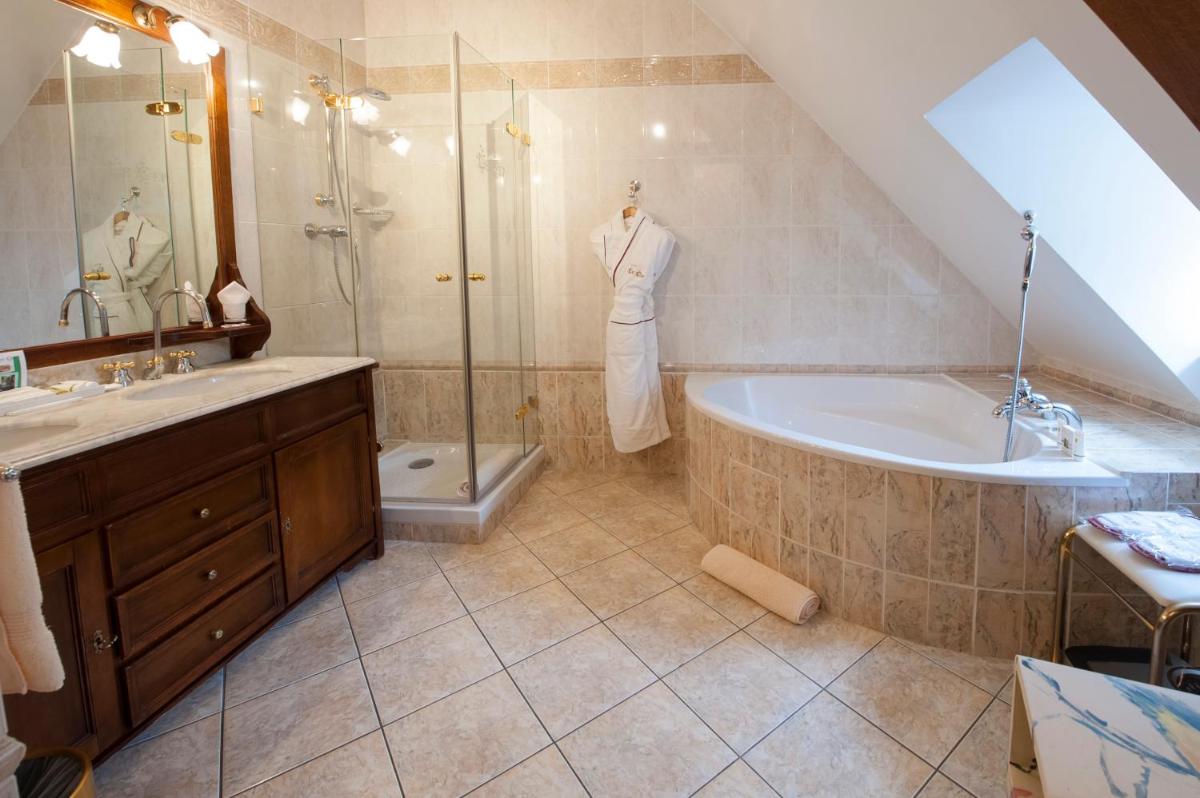 Salle de bains dans l'établissement Hôtel Le Cep & Spa