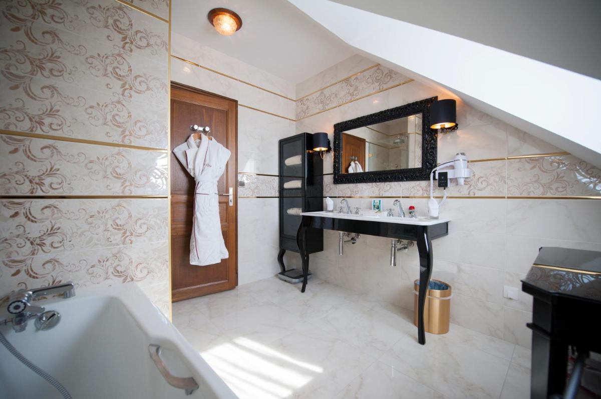 Salle de bains dans l'établissement Hôtel Le Cep & Spa