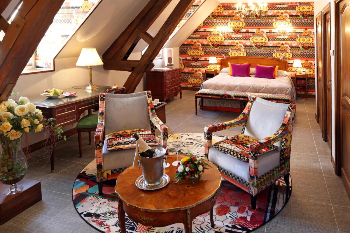 Coin salon dans l'établissement Hôtel Le Cep & Spa