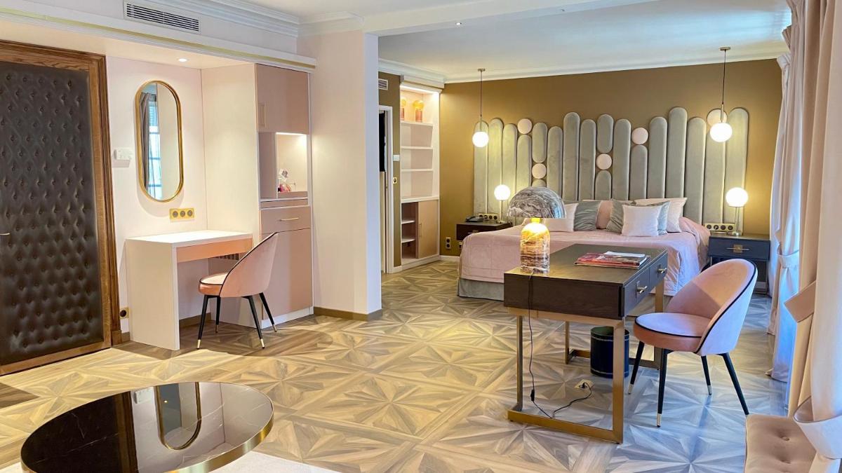 Coin salon dans l'établissement Hôtel Le Cep & Spa