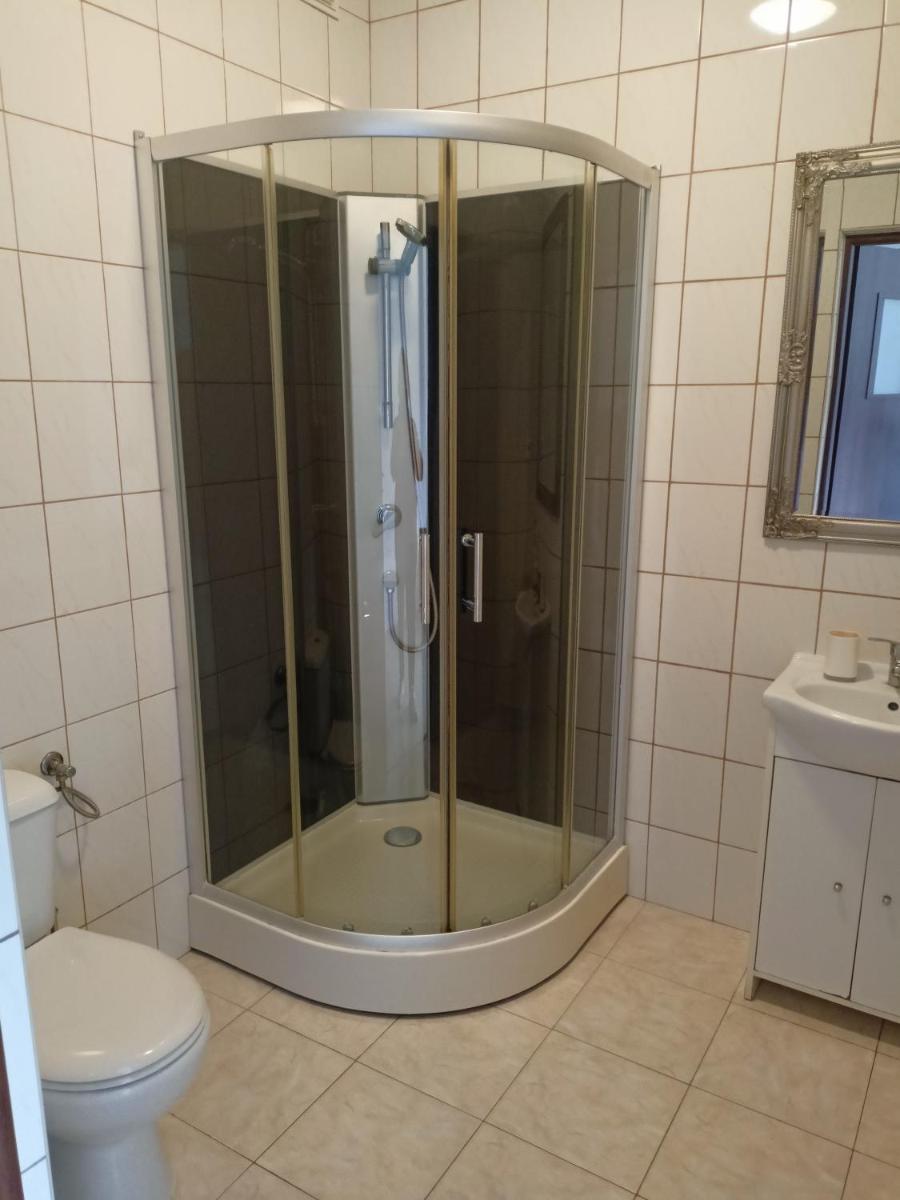 Pokoje gościnne Trąbki Małe k.Gdańska - Housity