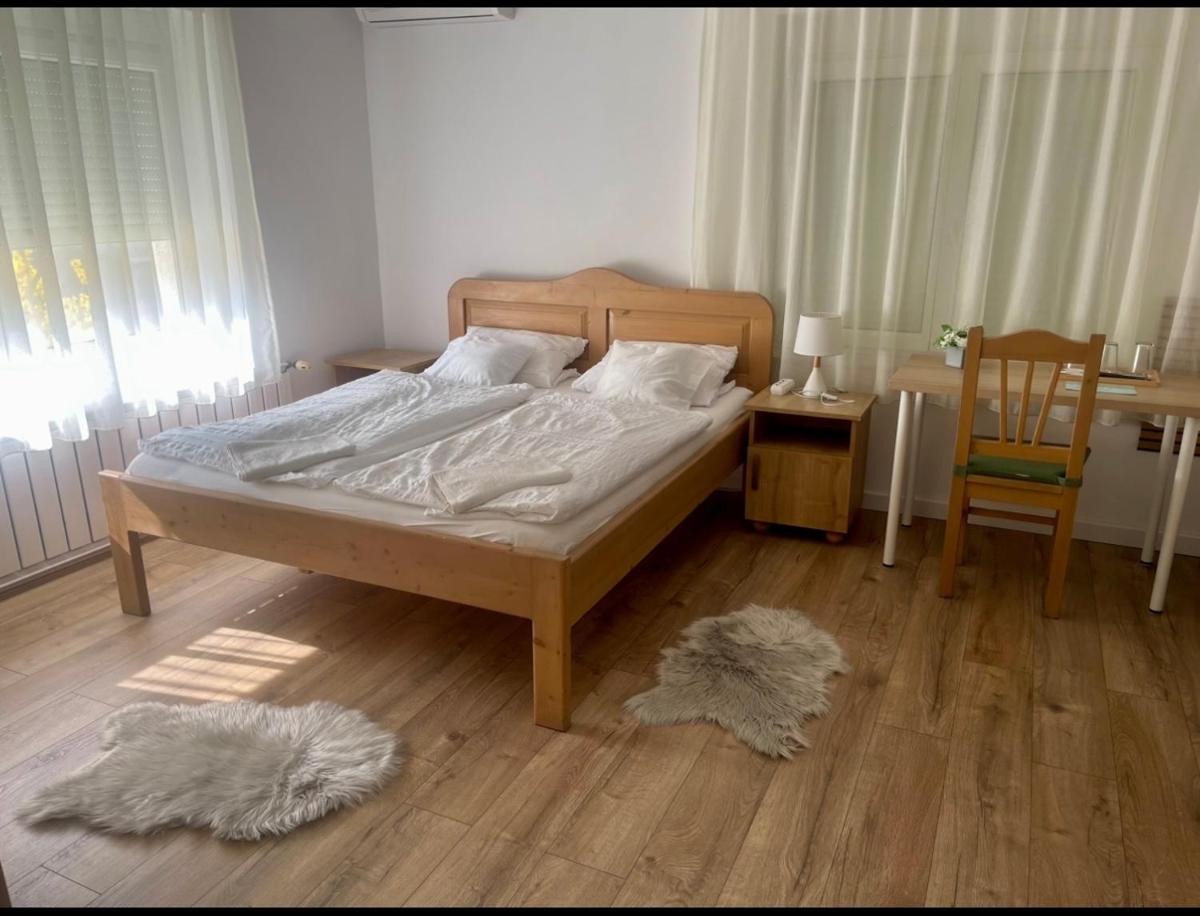 Airport Jazmin Guesthouse - Housity