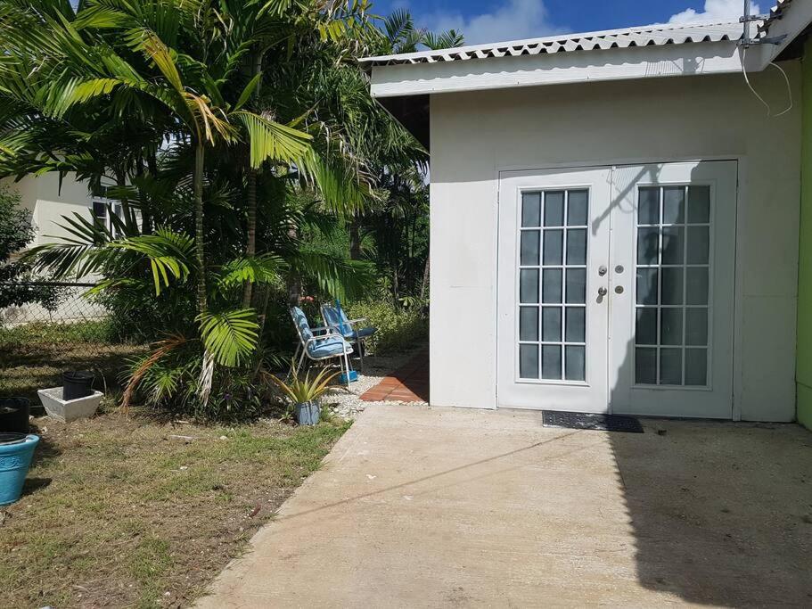 Stay Awhile Studio Apartment - Live Like A Local - Housity