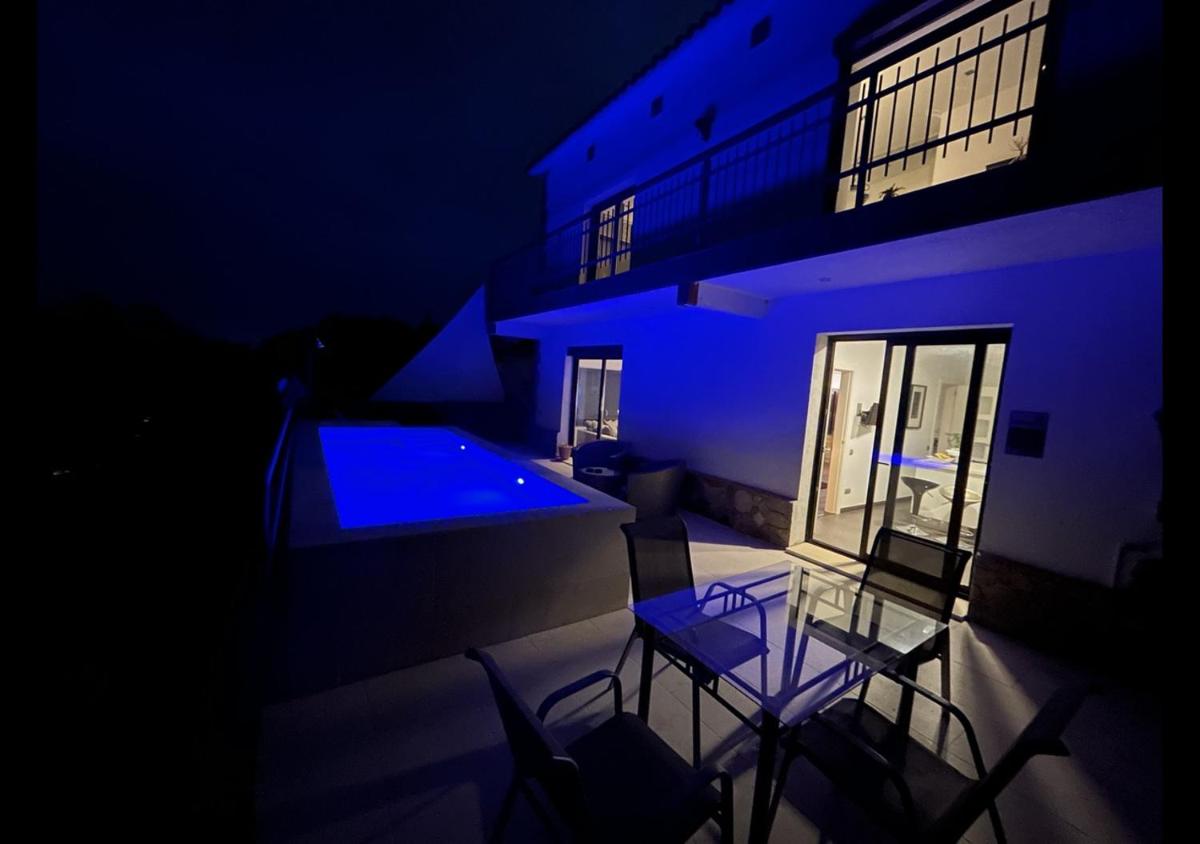 Villa Burriac with Private Pool, Costa Maresme, 20 minutes from Barcelona - Housity