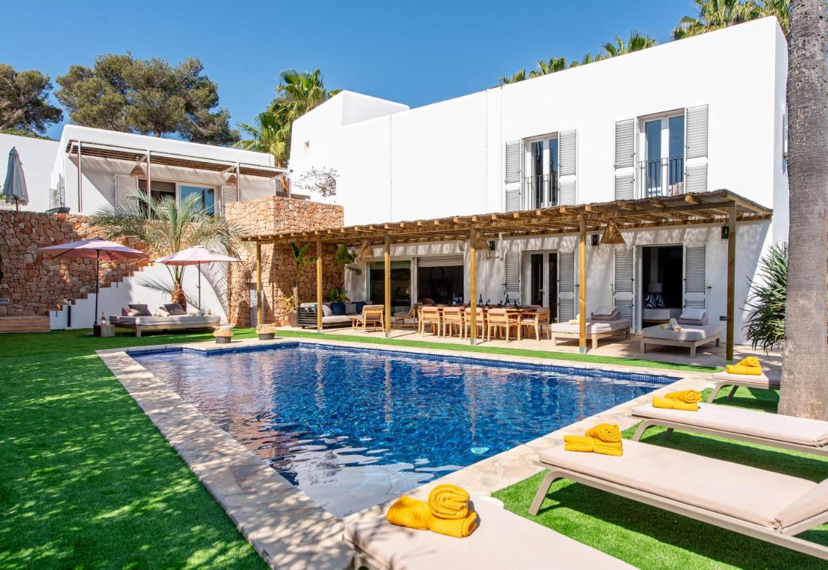 Cap Martinet Talamanca Vila Can Tashellu, Boutique 5 bed - Sea and Forest View - Housity