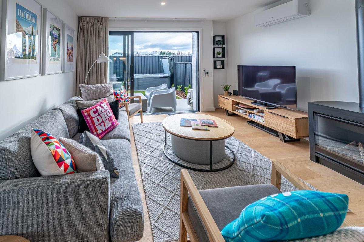 Suitetrails - Riverside Lodge - Luxury Two Bedroom With Hot Tub