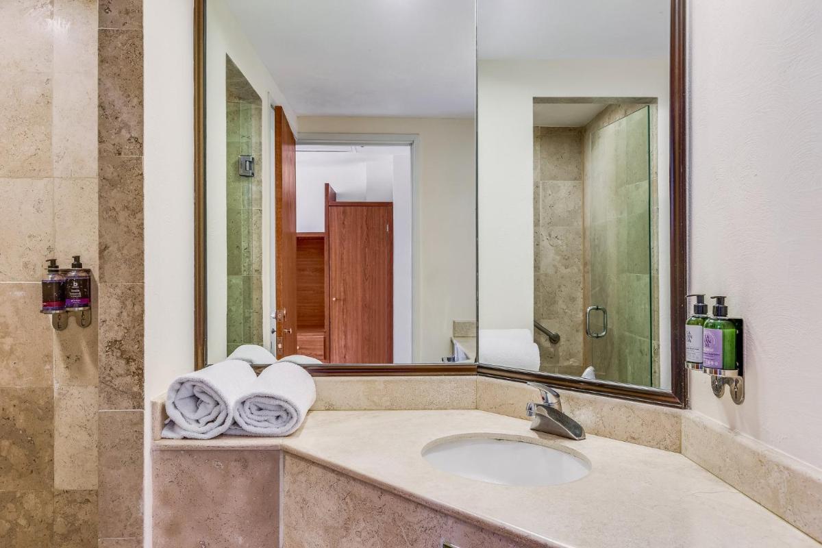 Fiesta Inn Colima - Hizvo
