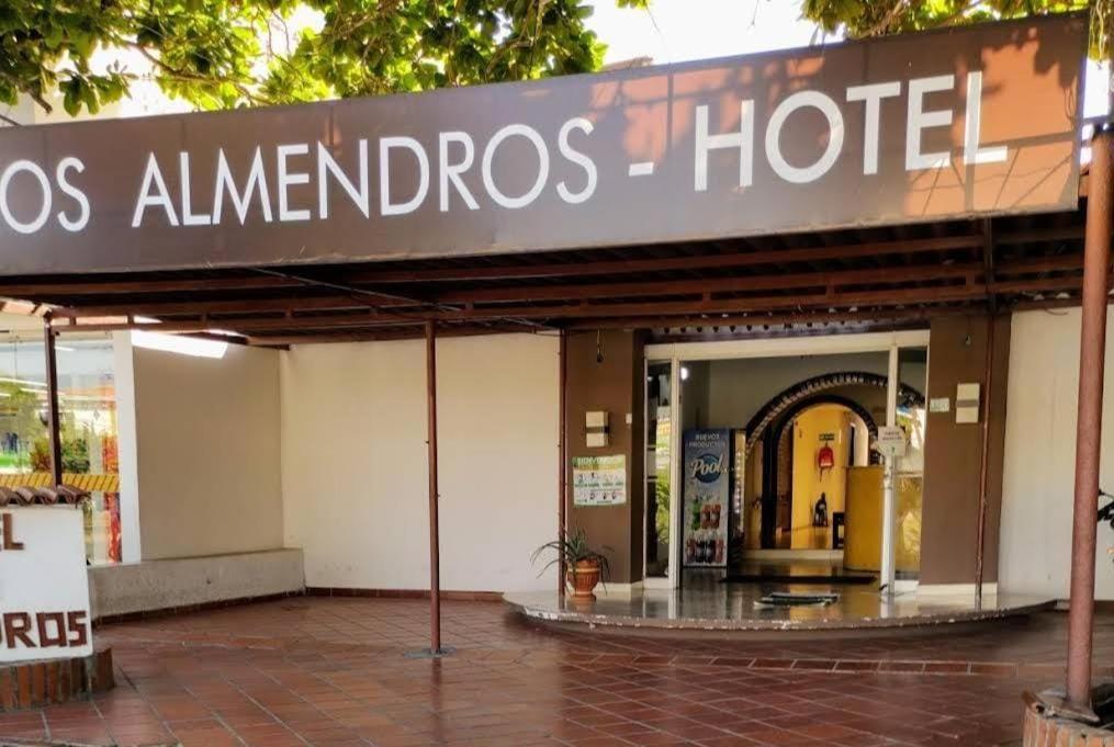 Hotel Los Almendros de los patios - Housity