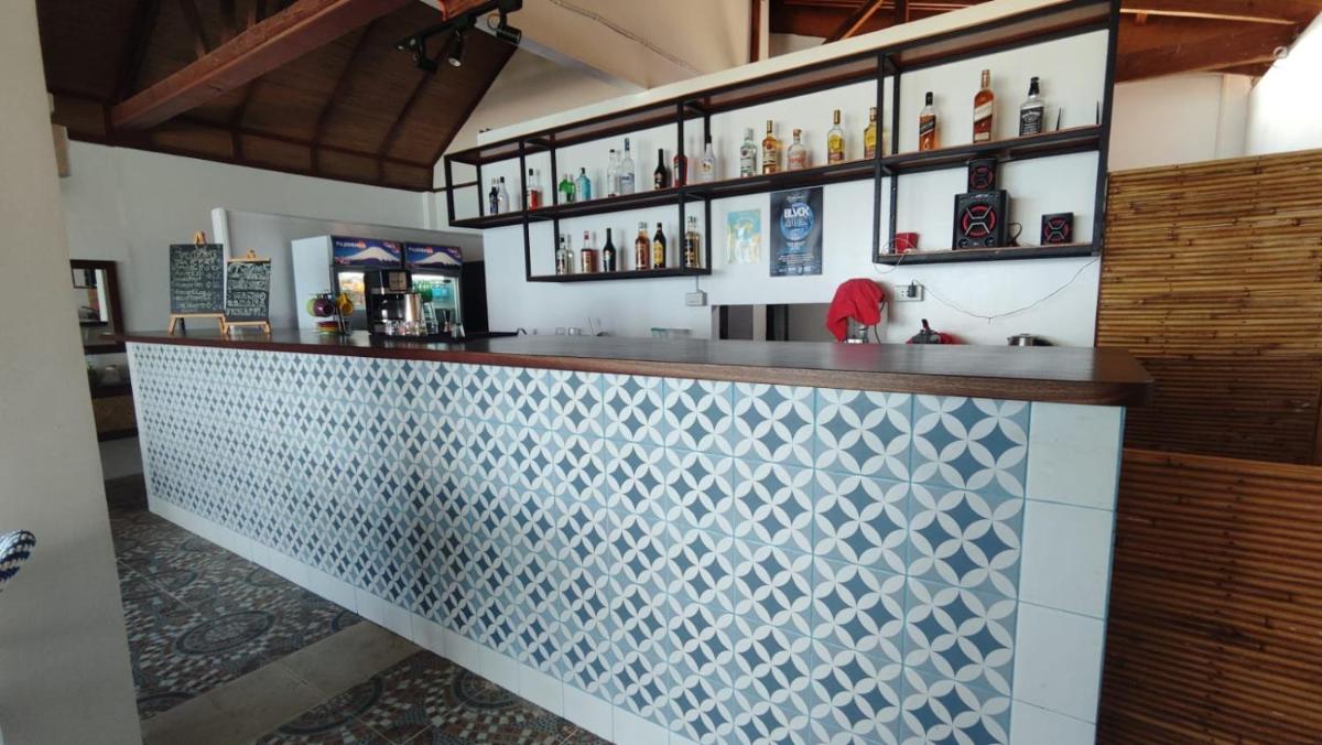 Bluewaves Resort - Basdaku by Hiverooms - Housity