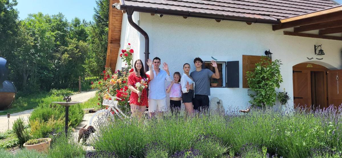 Sauna & Jakuzzi Kisleshegy Dörgicse Vendégház - Housity