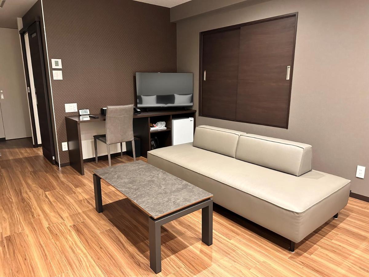 Reftel Osaka Itami Airport Hotel - Housity