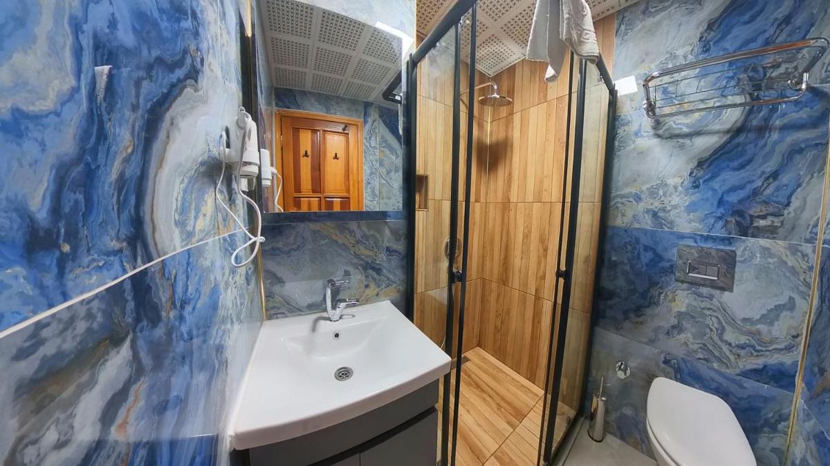 Mr Crane Hotel - Housity