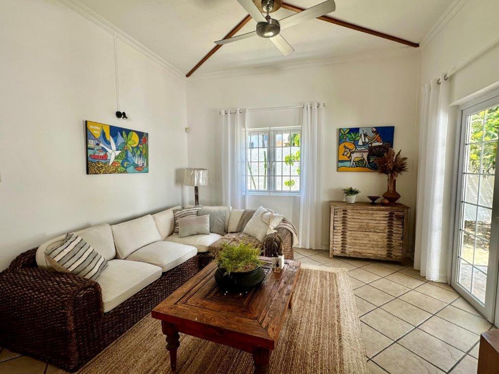 Xanadu Beach Villa 1 Min Walk To The Beach - Housity
