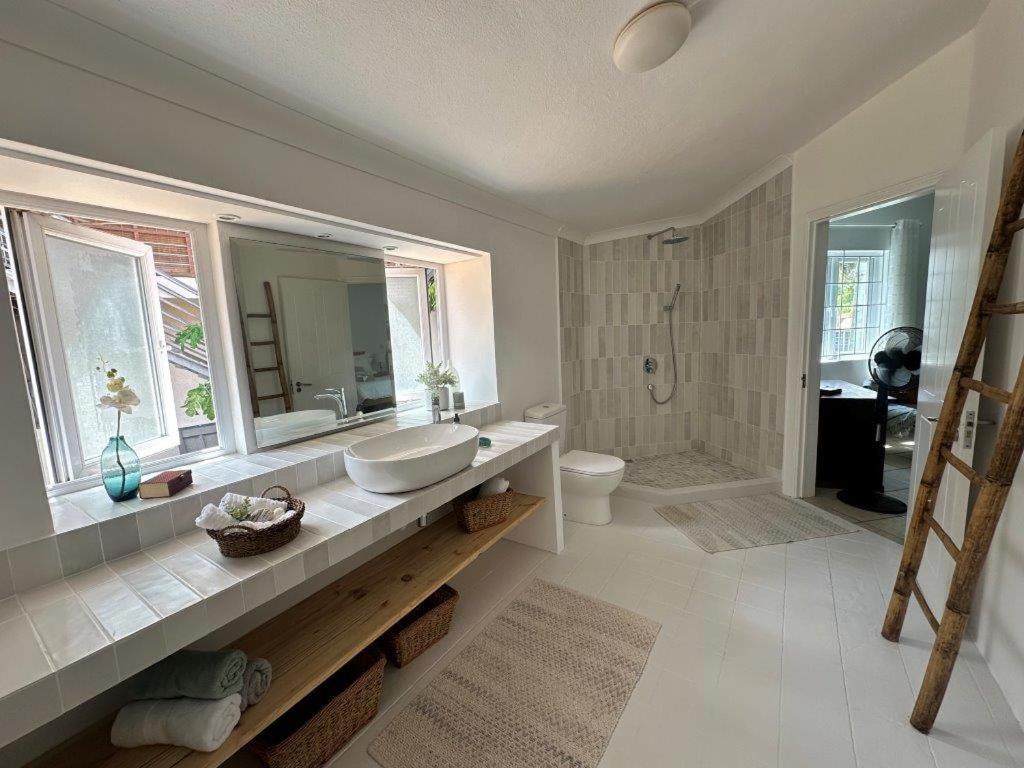 Xanadu Beach Villa 1 Min Walk To The Beach - Housity