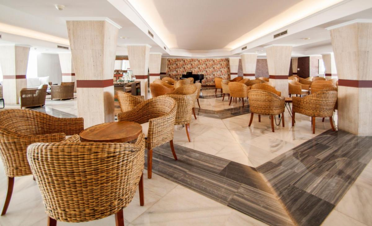 Zona de estar de Catalonia del Mar - Adults Only