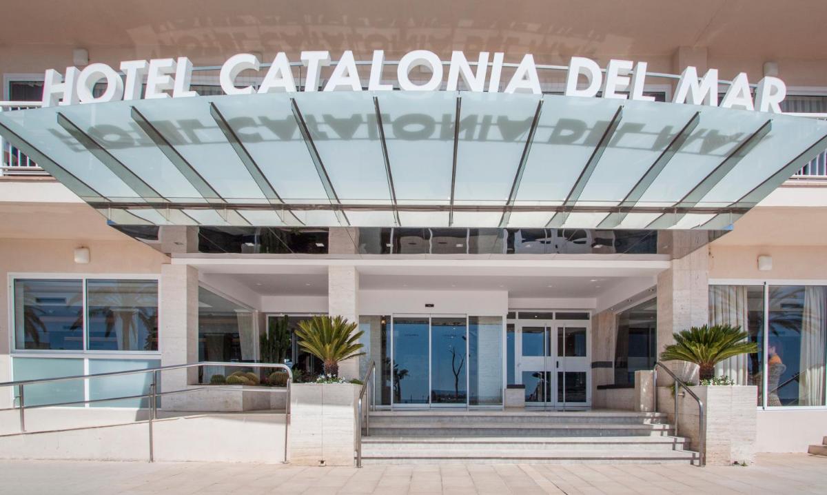 Fachada o entrada de Catalonia del Mar - Adults Only