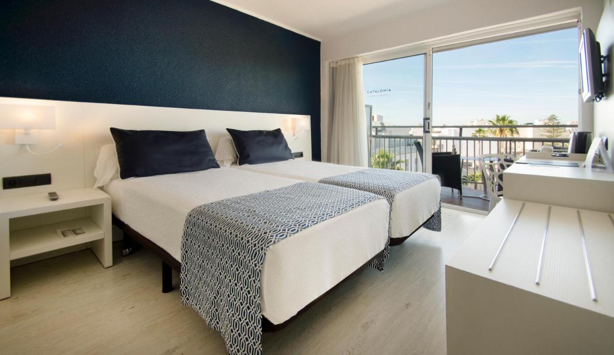 Cama o camas de una habitación en Catalonia del Mar - Adults Only