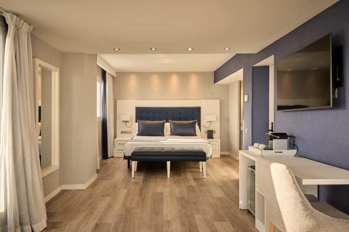 Cama o camas de una habitación en Catalonia del Mar - Adults Only