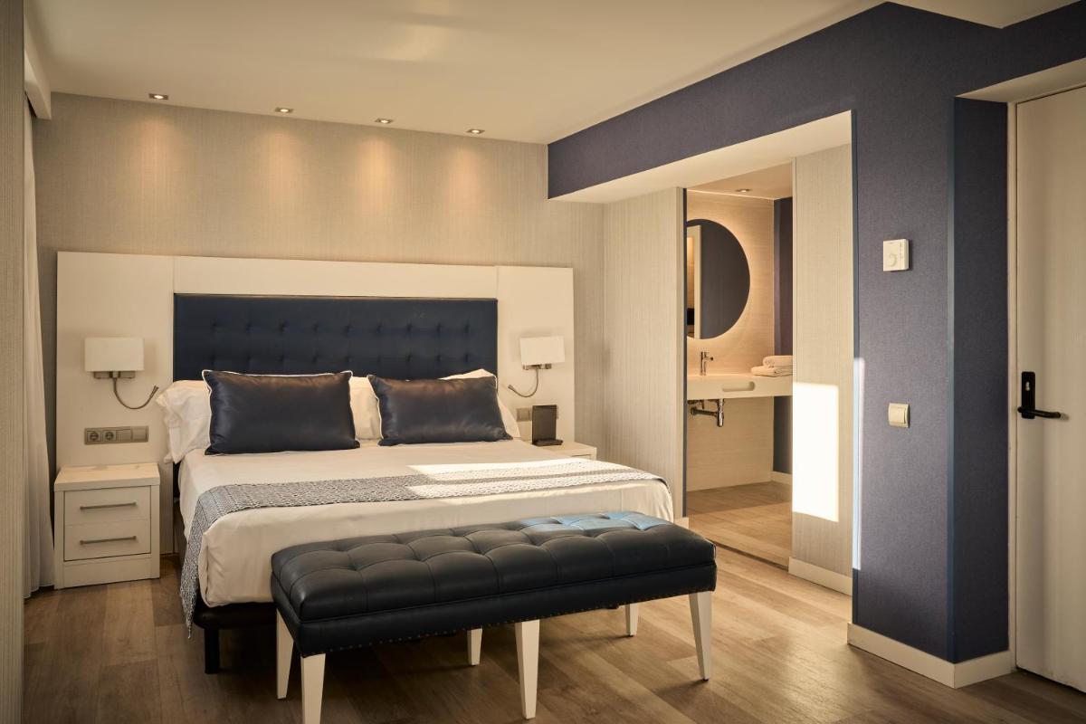 Cama o camas de una habitación en Catalonia del Mar - Adults Only