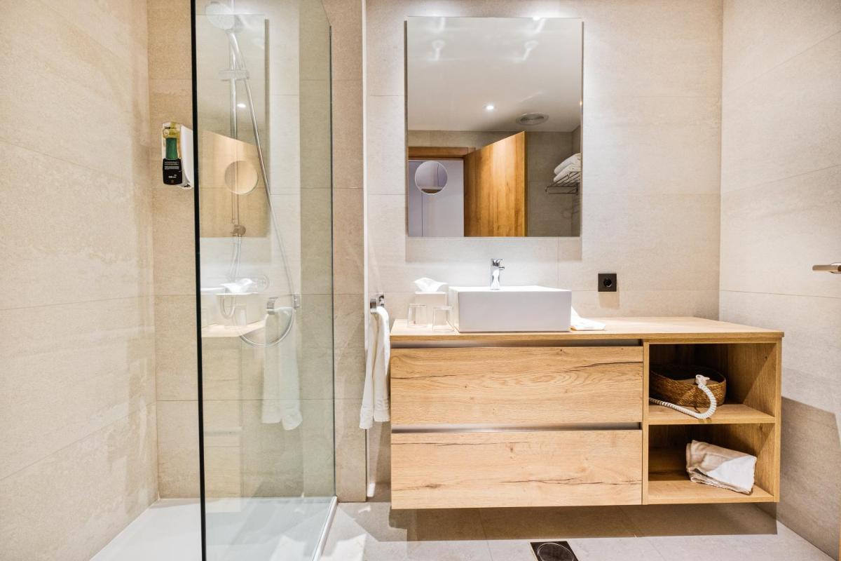 Hotel SB Corona Tortosa - Housity