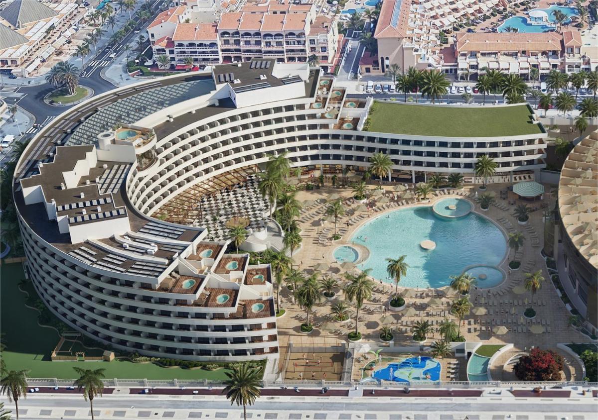 Piscina en o cerca de Mediterranean Palace