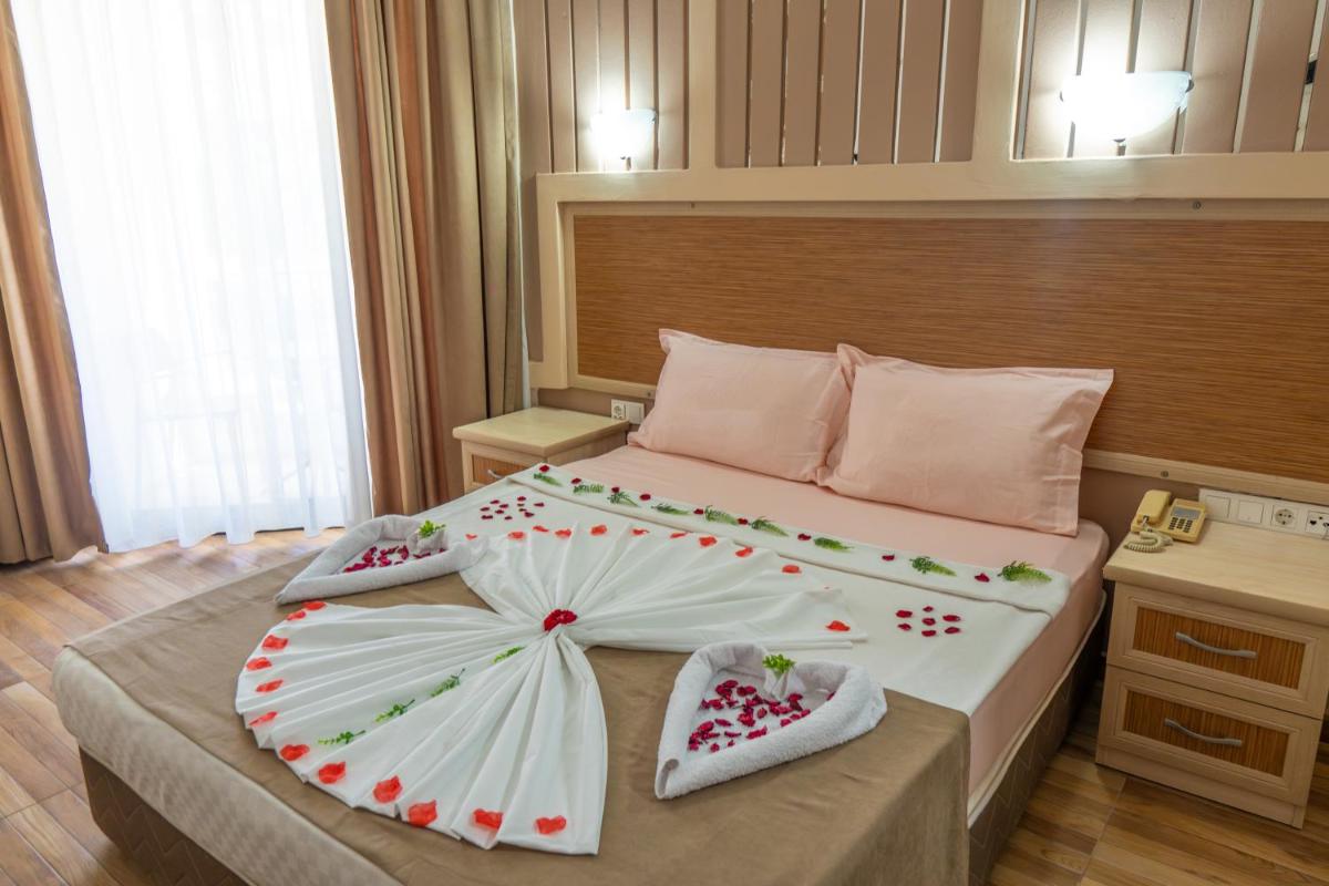 Mr Crane Hotel - Housity