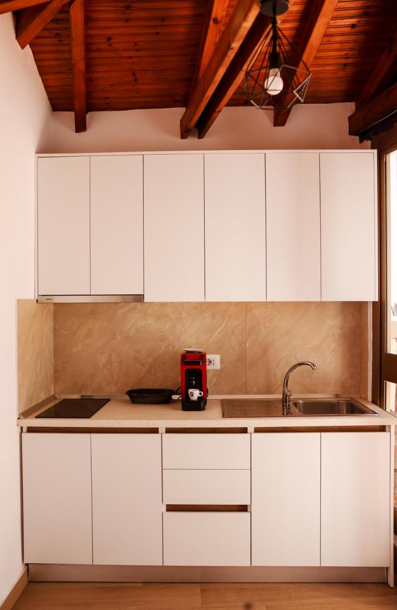 Kruja Townscape Rooms - Housity