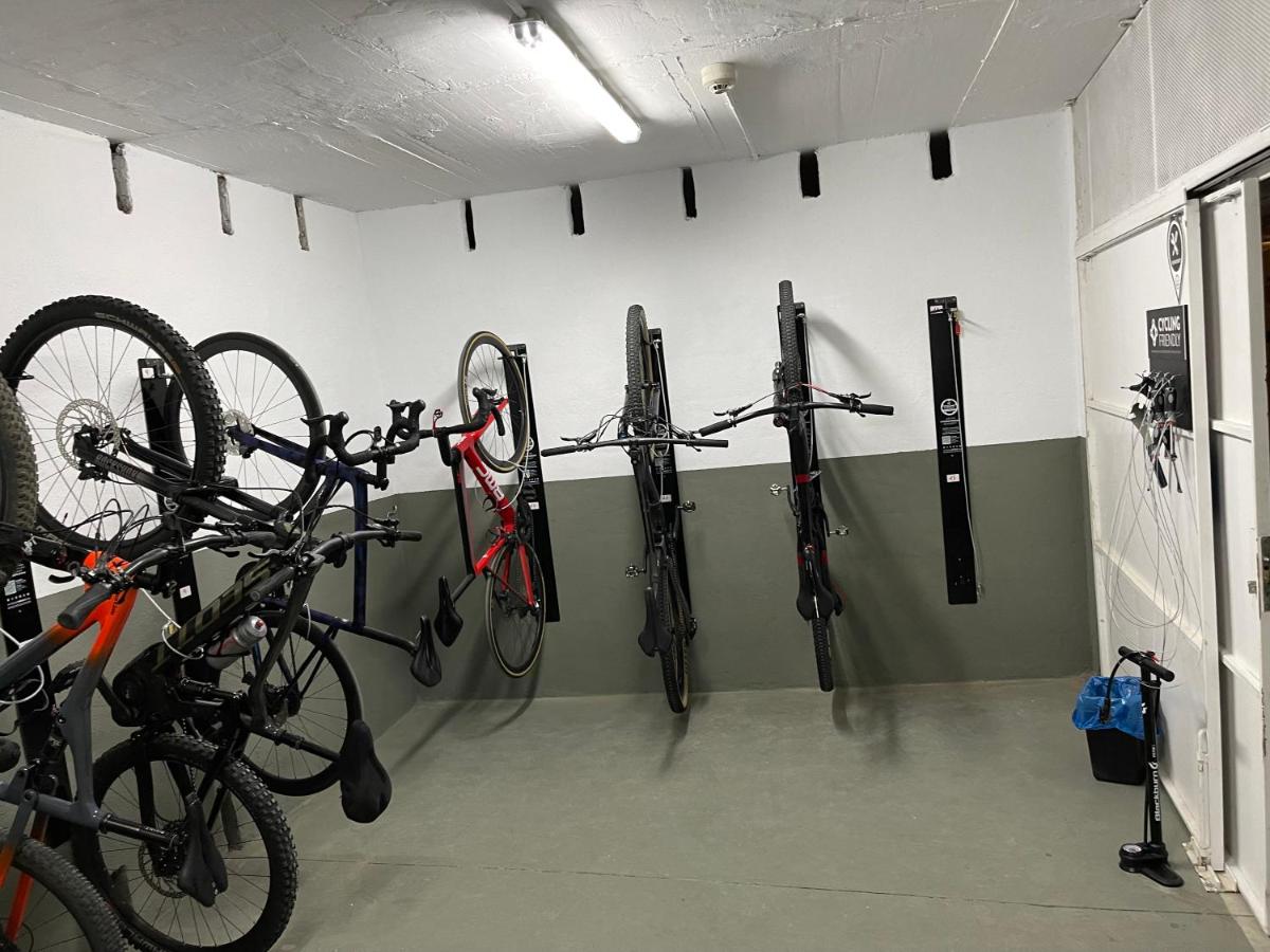 Montar en bicicleta en Hotel Aran La Abuela o alrededores