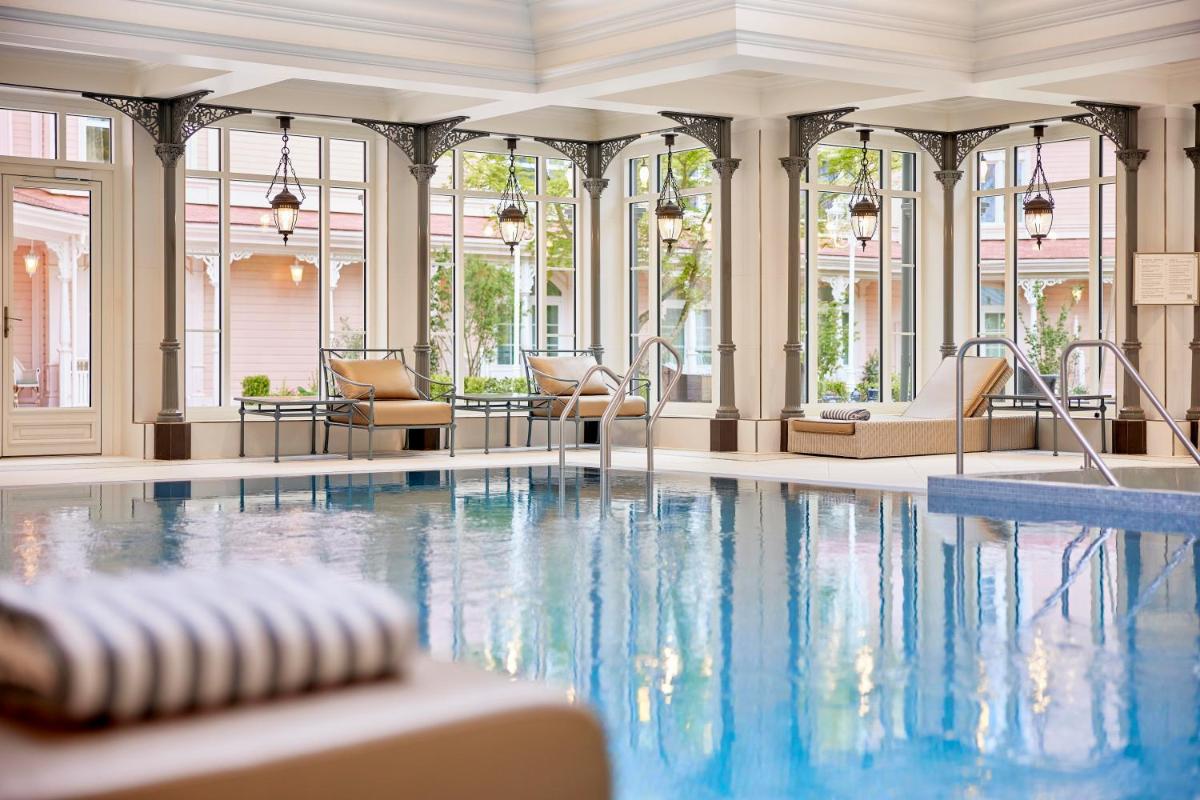 Piscine de l'établissement Disneyland® Hotel ou située à proximité