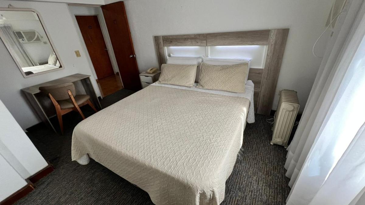 Hotel Plaza - Housity