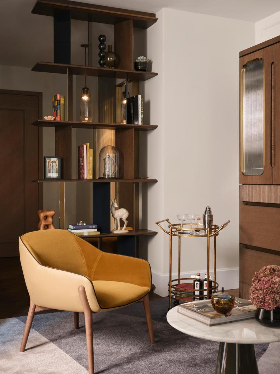 Ein Sitzbereich in der Unterkunft Rosewood Munich