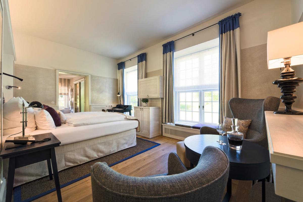 Ein Bett oder Betten in einem Zimmer der Unterkunft Weissenhaus Private Nature Luxury Resort