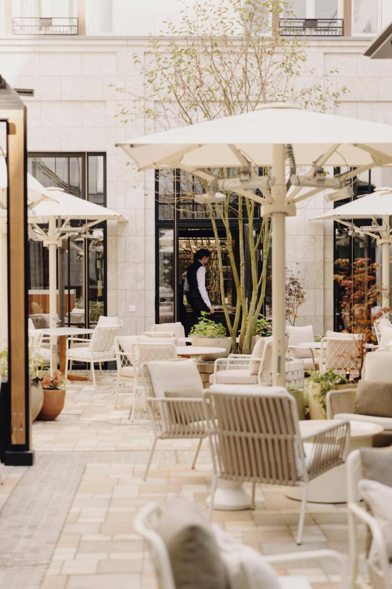 Ein Sitzbereich in der Unterkunft Rosewood Munich