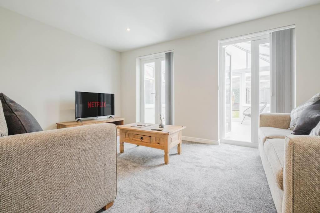 Charming House with Free Parking - Housity