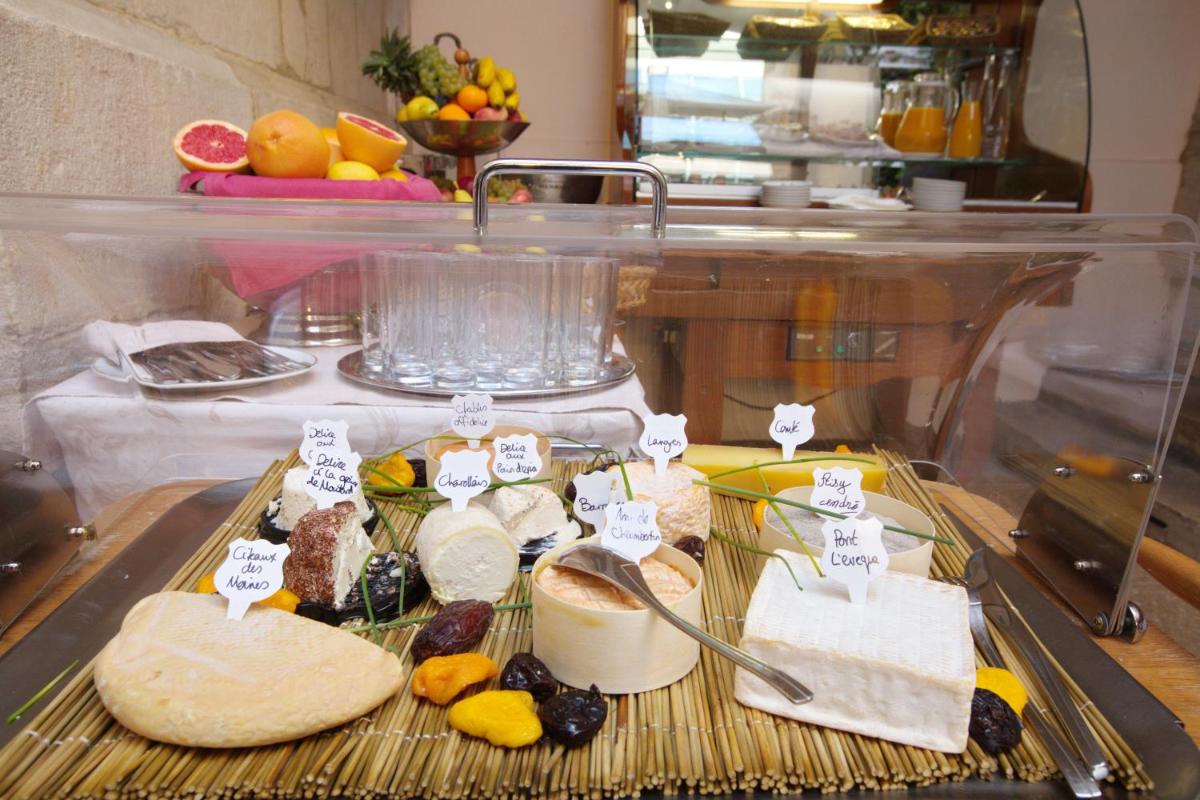 Nourriture dans l'hôtel ou à proximité