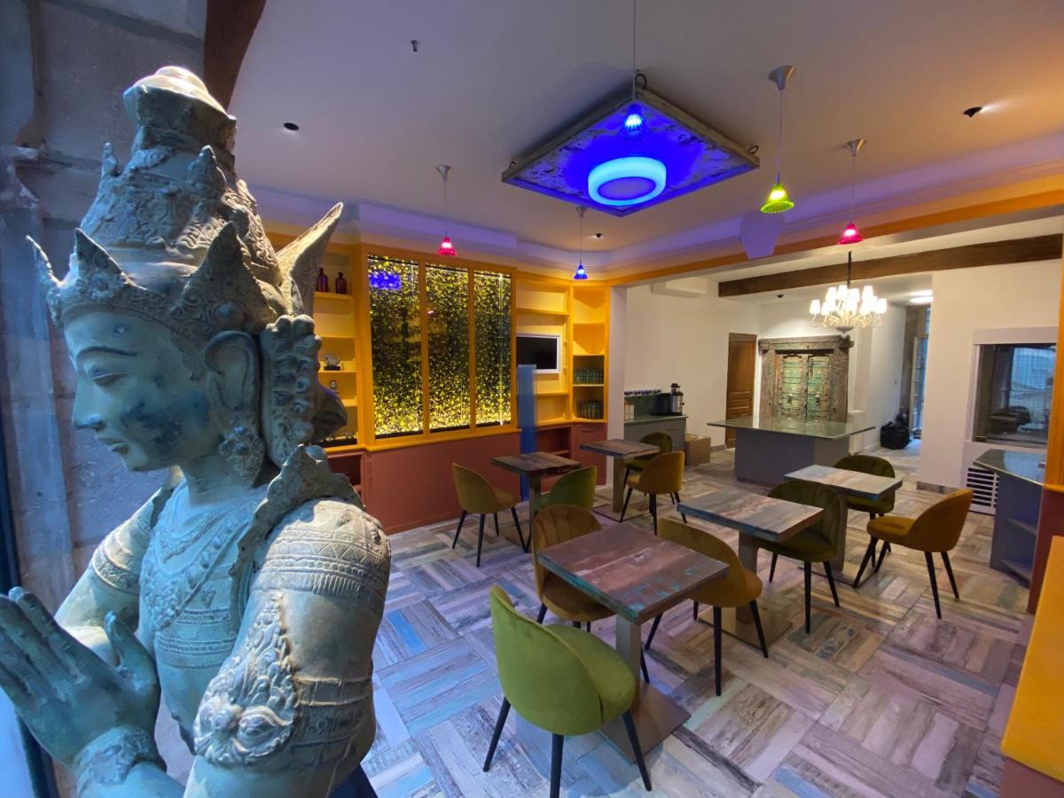 Coin salon dans l'établissement Hôtel Le Cep & Spa
