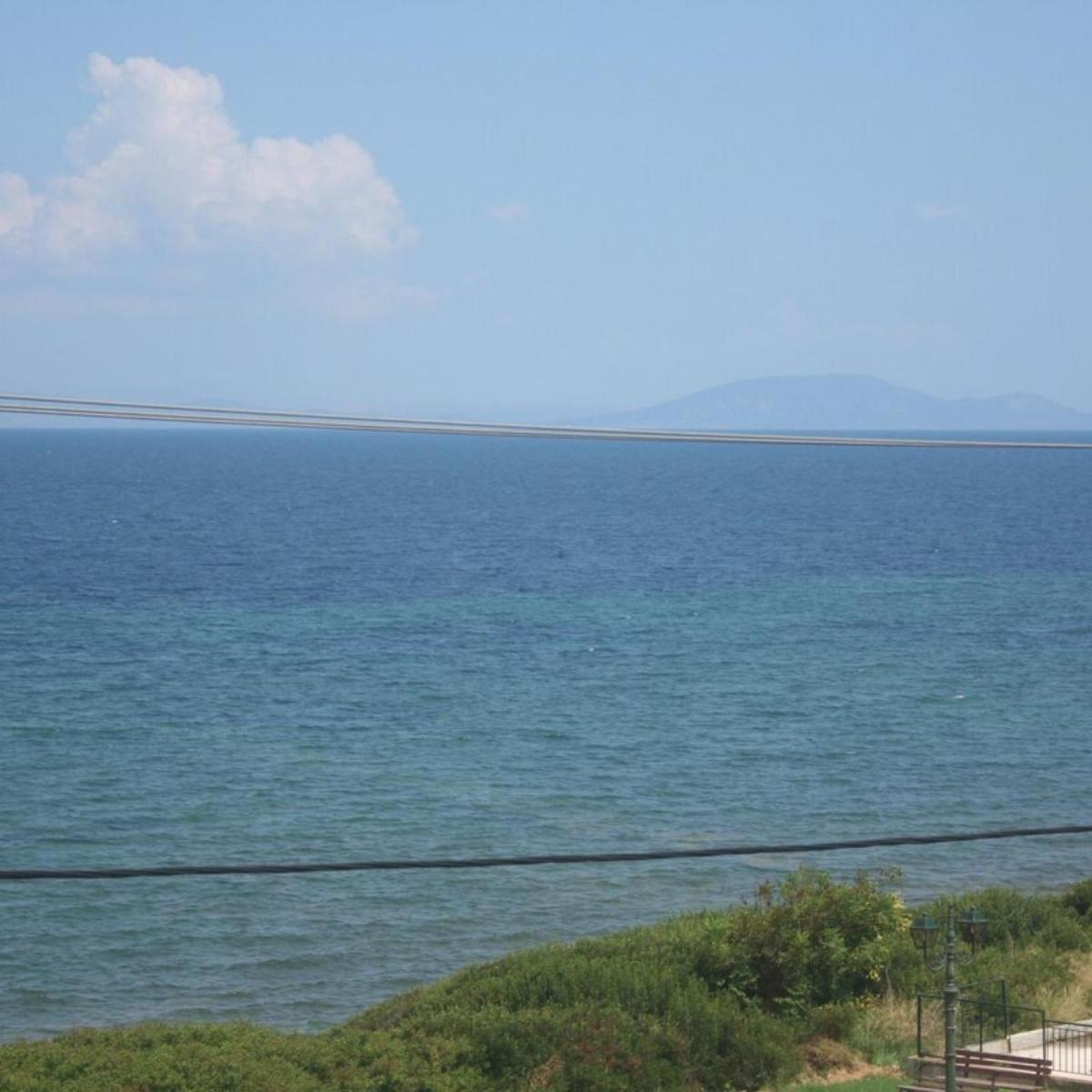 Nea Makri Beach Apartment - Housity