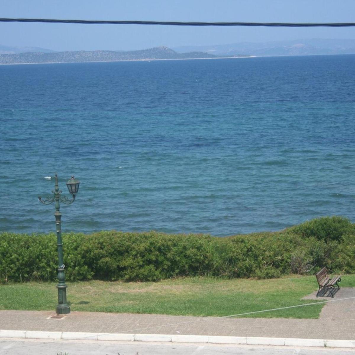 Nea Makri Beach Apartment - Housity